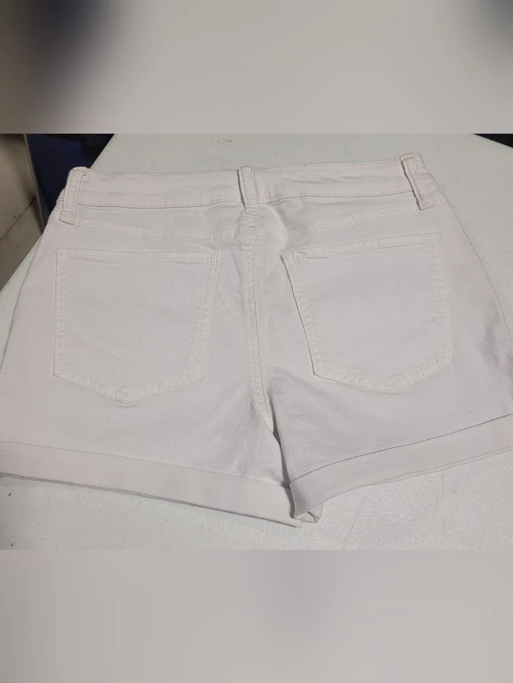 SO White Low-Rise Midi Jean Shorts - Picture 3 of 3